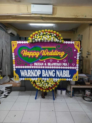 Papan Bunga di Sambung Gajah